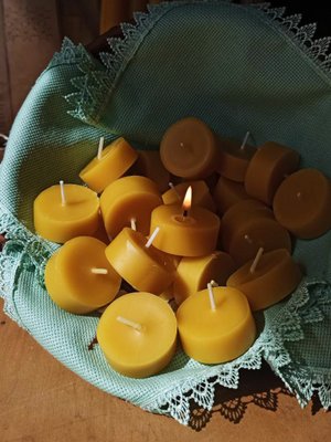 Tea candles (tablets) made of beeswax, a set of 10 pcs