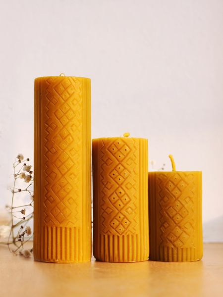 copy_SOWN FIELD - сarved beeswax candle (Middle)