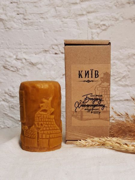 Kyiv: Bohdan Khmelnytsky Monument - carved beeswax figure