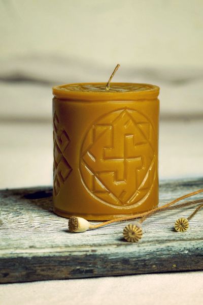 VALKYRIE - сarved beeswax candle (low)