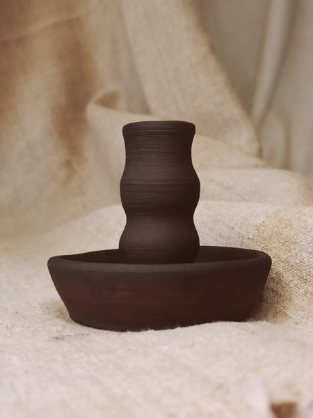 Dark brown ceramic candle holder (HxW: 75x90 mm)