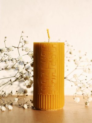 RODOVYK - сarved beeswax candle (middle))