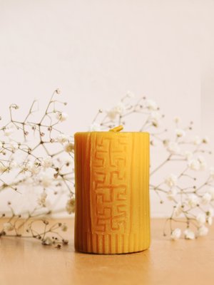 copy_RODOVYK - сarved beeswax candle (low)